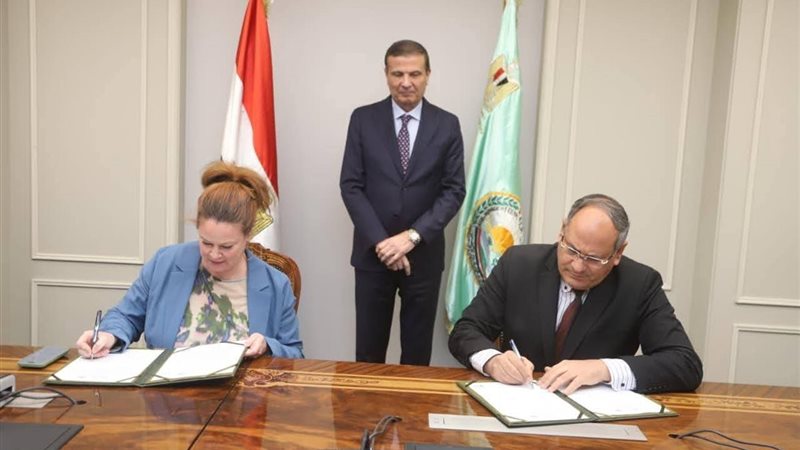 وزير الزراعة يشهد