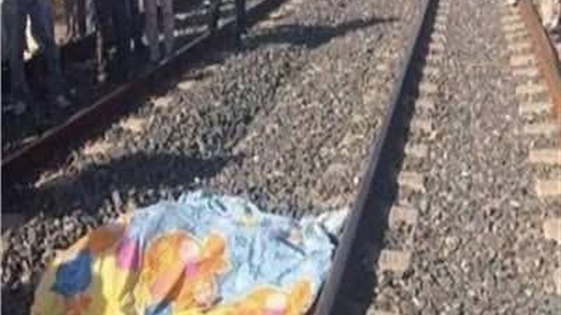 مصرع فتاة تحت عجلات القطار بمزلقان كوبري المنصورة في المنيا