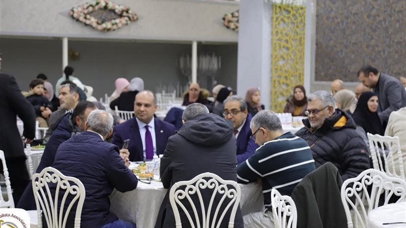 موائد الإخوان الفاخرة 