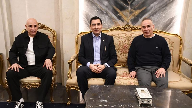 جوهر نبيل يجتمع مع