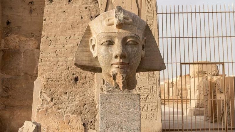 ترميم رأس تمثال جرانيتي