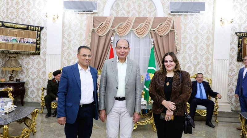 أثناء تهنئة عيد الفطر