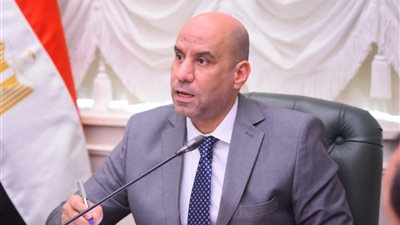 تحركات ميدانية من وزارة العمل لضبط تطبيق قانون العمل