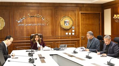 عوض تتابع جهود المحافظات في التعامل مع مياه الأمطار وسوء الأحوال الجوية