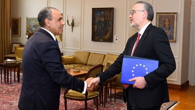 وزير الخارجية يستقبل وفد من البنك الأوروبي للاستثمار