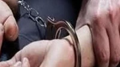 ضبط عاطلين لسرقتهما جوال قطع غيار سيارات سقط من شاحنة بالبحيرة