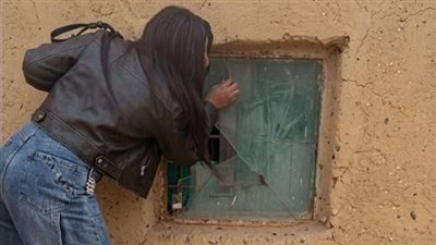 فتاة تسخر من الأموات في المقابر.. فيديو صادم يثير غضب المصريين