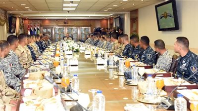 القائد العام للقوات المسلحة يلتقي مقاتلي الأفرع الرئيسية ويشدد على الاستعداد الدائم