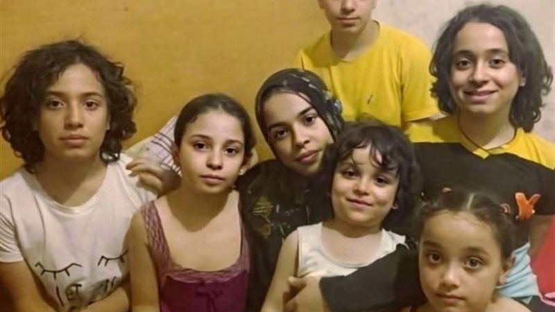 الضحايا ووالدتهم