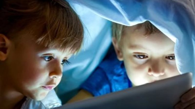 استخدام السوشيال ميديا للأطفال