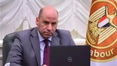 منها التمريض.. وزير العمل يحظر عمل السيدات في الخارج في بعض الوظائف