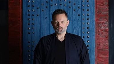 ماشي بعكاز.. محمد محمود عبد العزيز يطلب دعوات جمهوره بعد إصابته بوعكة صحية