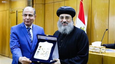 محافظ المنيا يكرم خريجي مبادرة «فض النزاع وبناء السلام»