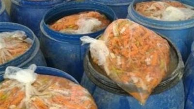 ضبط 8 أطنان مخللات فاسدة خلال حملة تموينية مكثفة بالبحيرة