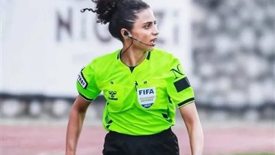 حادث مؤسف.. تدخل عنيف على حكمة في الدوري التركي