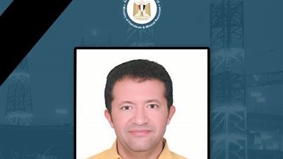 وزير البترول يستقبل جثمان الشهيد حسام خليفة بمطار القاهرة ويشارك في تشييع الجنازة