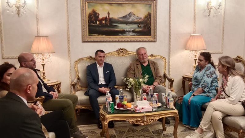 محافظ أسوان يستقبل