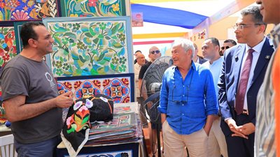 لدعم الحرف التراثية.. محافظ البحر الأحمر يفتتح النسخة الرابعة من معرض «ديارنا الجونة» 