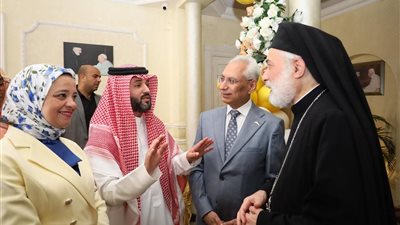 رئيس جامعة المنيا يقود وفدًا لتهنئة كنائس المحافظة بعيد القيامة المجيد
