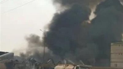 السيطرة على حريق بمصنع بلاستيك في كوم حمادة دون خسائر بشرية
