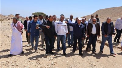تمهيدًا لإقامة مشروعات طاقة الرياح.. وزيرا النقل والكهرباء يتفقدان منطقة جبل الجلالة  