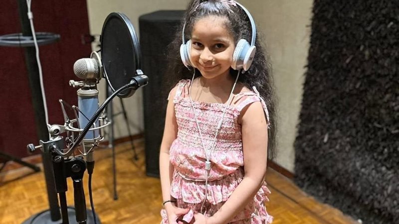 الطفلة أنجيلينا