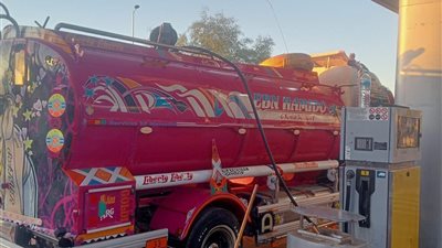 ضبط صاحب محطة وقود قبل محاولته لبيع 16 ألف لتر سولار بالسوق السوداء