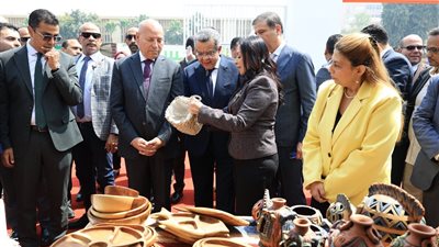 جناح مميز للصناعات الريفية في معرض ديارنا زهور الربيع