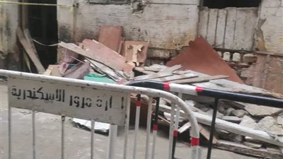 عاجل| مصرع 3 أشخاص وإصابة 3 آخرين في انهيار جزئي لعقار سكني بالإسكندرية