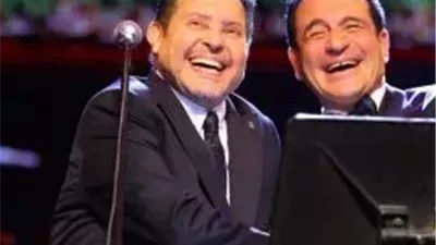 «عشرة العمر».. محمد ثروت يساند هاني شاكر في أزمته الصحية 