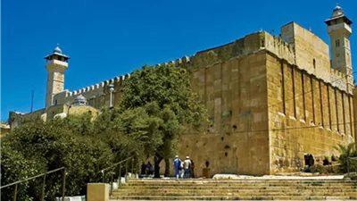 الأزهر يدين انتهاكات الكيان المحتل بالحرم الإبراهيمي ويؤكد: انتهاك سافر وتزييف مفضوح للتاريخ