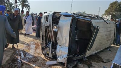 مصرع شخصين وإصابة 12 آخرين في تصادم ميكروباص وتروسيكل بأسيوط