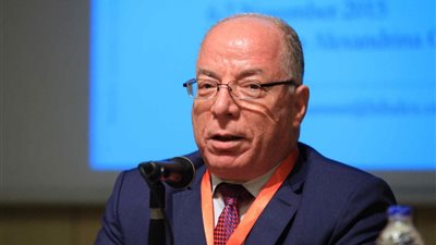 حلمي النمنم: السوشيال ميديا لم تعد ناقلًا للمحتوى فقط.. بل صانعًا للرأي العام