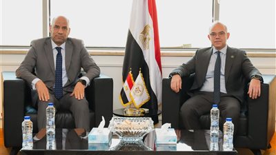 الاستثمار والعمل يطلقان آلية سريعة لحل مشكلات الشركات الكبرى