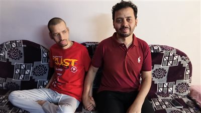 40 عامًا من الألم داخل جسد أحمد خضر بسوهاج.. وشقيقه يفتح باب الأمل الأخير