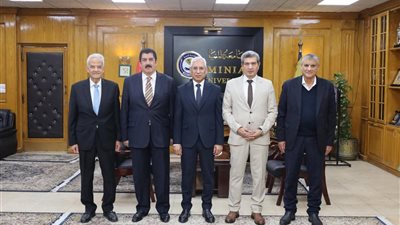 رئيس جامعة المنيا يترأس لجنة اختيار عميد كلية الطب