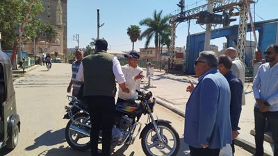 محافظ الدقهلية يضبط أول مركبة مخالفة لقرار التصدي للمركبات المسببة للتلوث السمعي