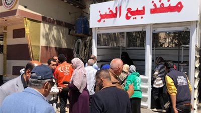 محافظ الدقهلية يتفقد المعرض الدائم للسلع الغذائية بحي شرق المنصورة