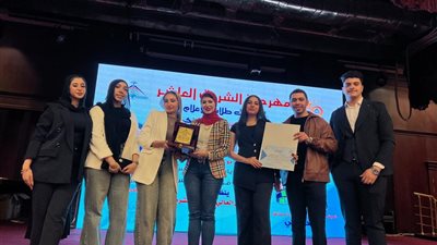 أكاديمية الشروق تكرم الزميلة الإعلامية مي عمرو عن فيلم «حرير مطفي» الفائز في مهرجان الشروق العاشر للأفلام التسجيلية