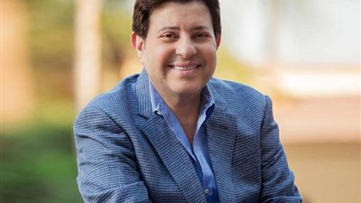 نادية مصطفى تكشف: صور مفبركة حول حالة هاني شاكر الصحية