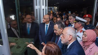 رحلة عبر الزمن.. معرض الحفائر الأثرية يضيء حدائق الشلالات (صور)