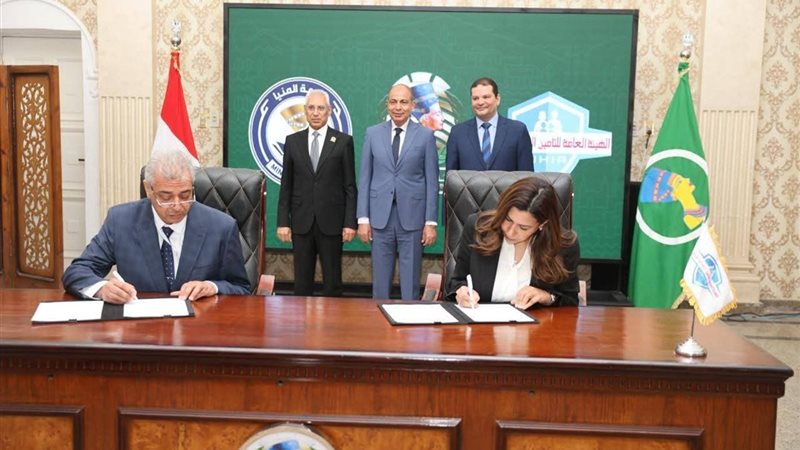 جانب من التوقيع