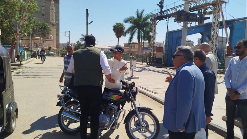 جولة محافظ الدقهلية وضبط موتوسيكل 