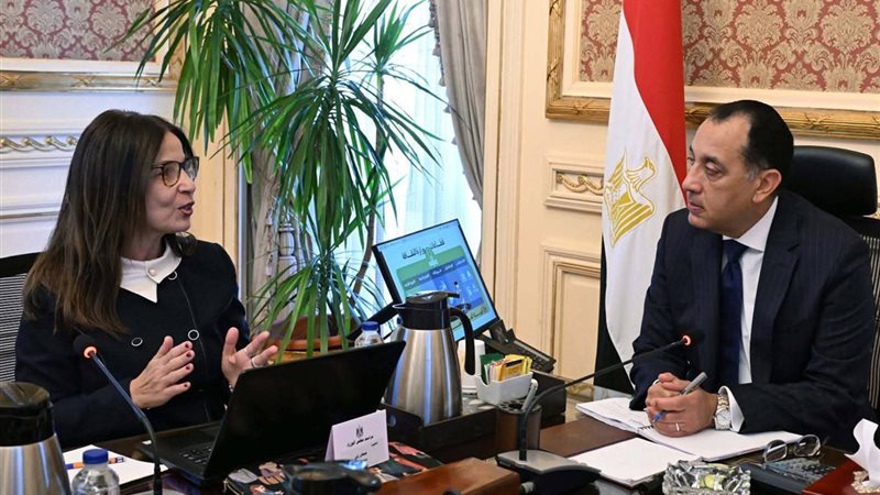 وزيرة الثقافة ورئيس الوزراء 