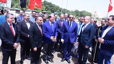 طلاب جامعة سوهاج يهتفون حبًا للوطن في مسيرة تحرير سيناء