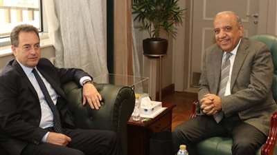 وزير الكهرباء يبحث مع سفير فرنسا بالقاهرة سبل دعم وتعزيز التعاون