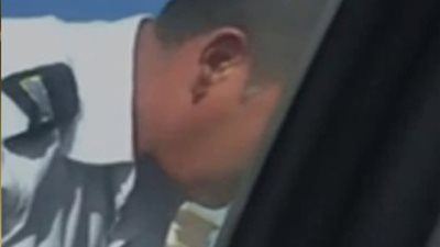 الداخلية عن فيديو التعامل بشكل غير لائق مع سائح.. قديم وتم إنهاء خدمة فرد الشرطة