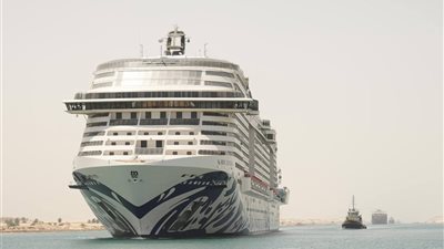 سفينة الركاب السياحية MSC EURIBIA إحدى أكبر سفن الرحلات البحرية في العالم تعبر قناة السويس