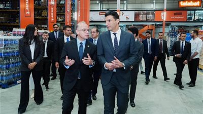 وزير الاستثمار يشهد افتتاح أكبر مركز توزيع للتجارة السريعة في الشرق الأوسط