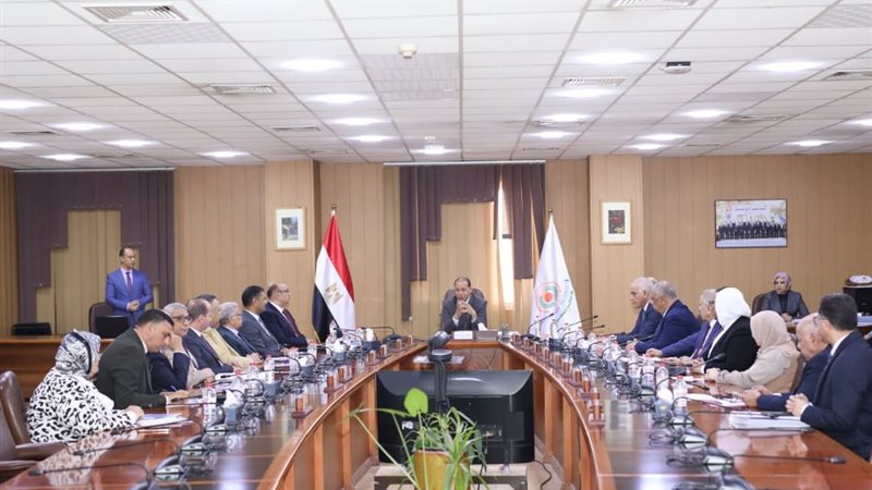 اجتماع في جامعة المنصورة